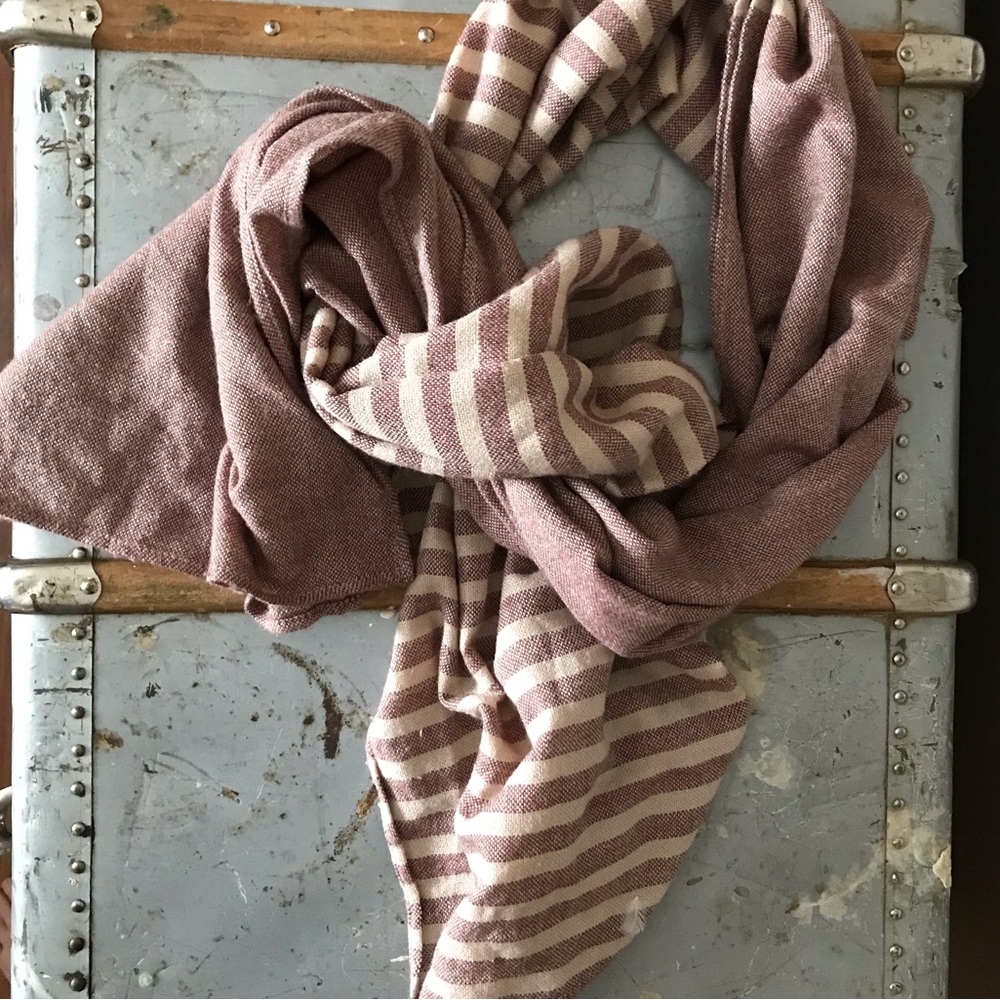 Burgundy/Beige scarf.